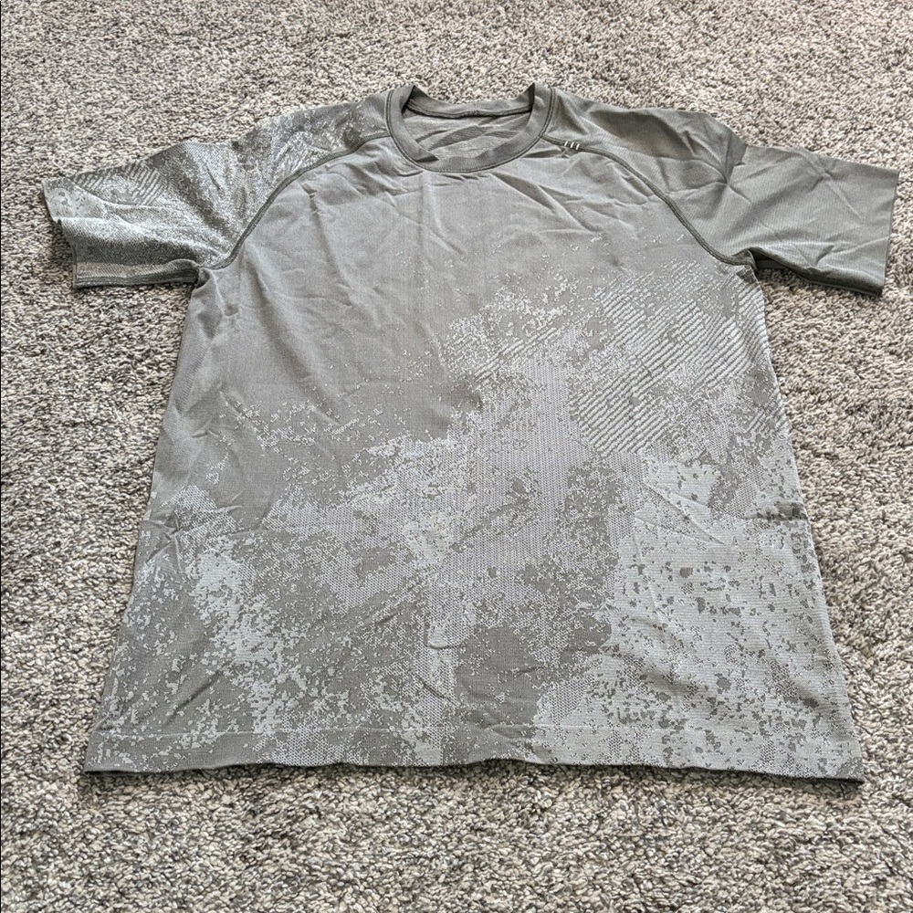 Lululemon Men’s Metal Vent Tech Tee size medium